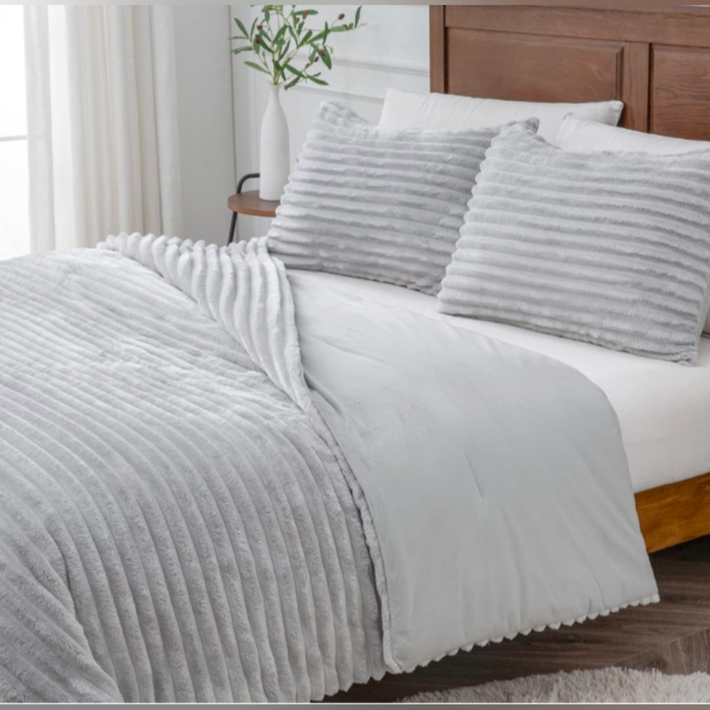 Queen Size - 3 Piece Fluffy Duvet Cover Set - Cover & 2 Pillow Cases